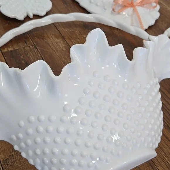 Vintage Wall Decor White Hobnail SET 5 Matching Burwood Baskets Mirror Butterfly - Picture 6 of 17